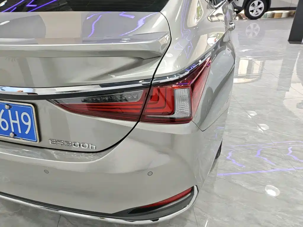 Lexus ES — миниатюра 8