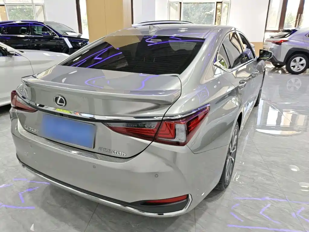Lexus ES — миниатюра 7