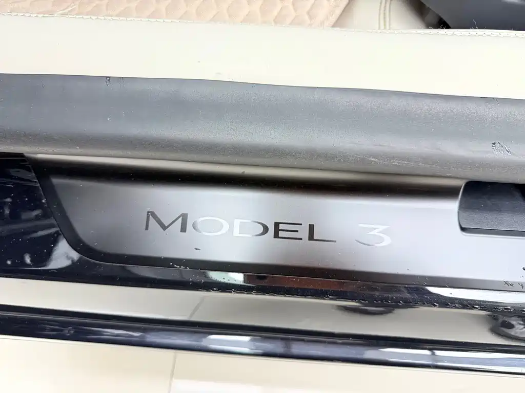 Tesla Model 3 — миниатюра 13
