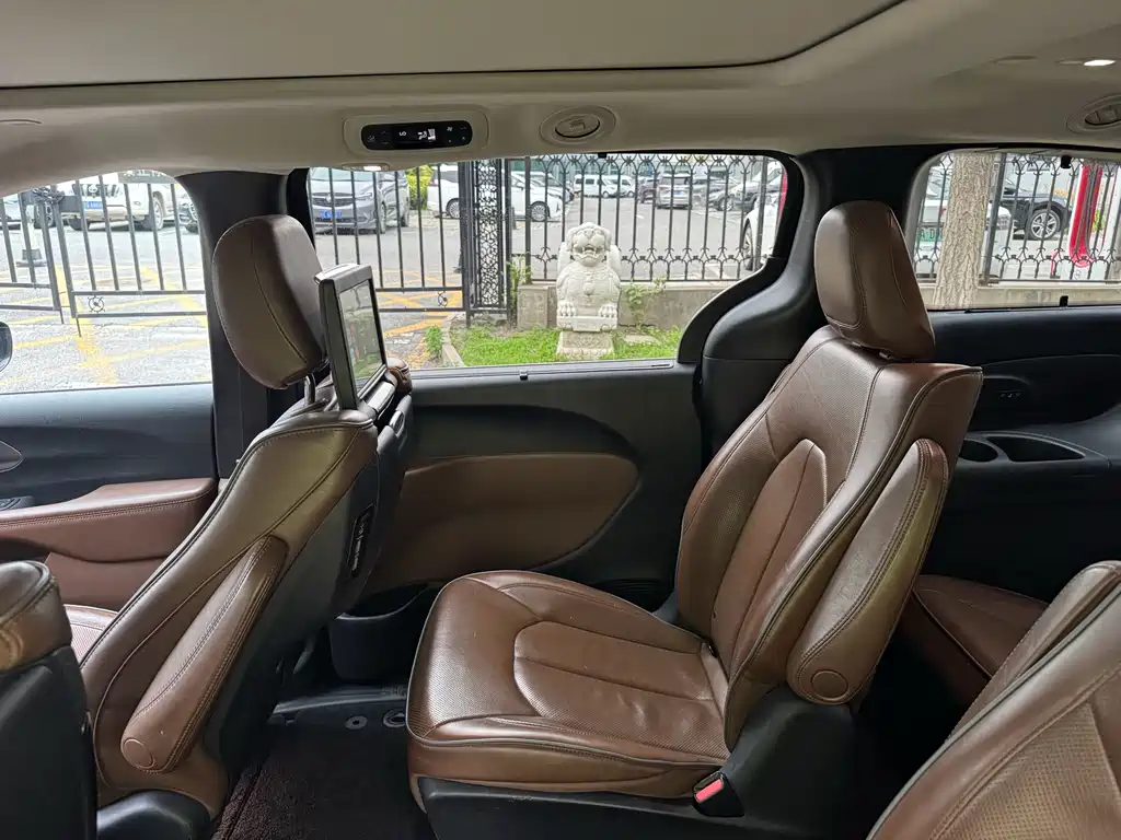 Chrysler Grand Voyager (Import) — миниатюра 28
