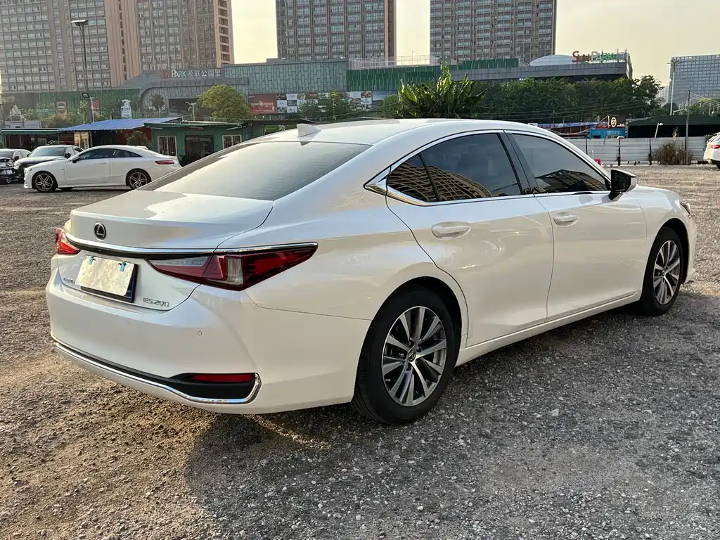 Lexus ES 2018 200 V