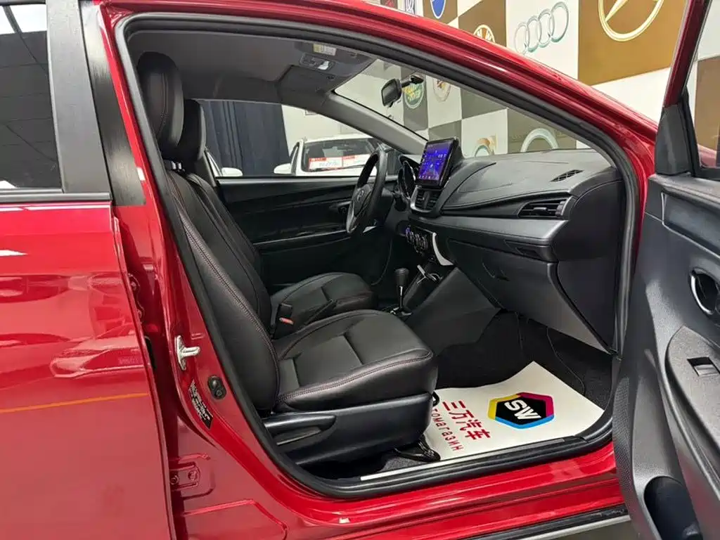 Toyota Yaris L — миниатюра 10