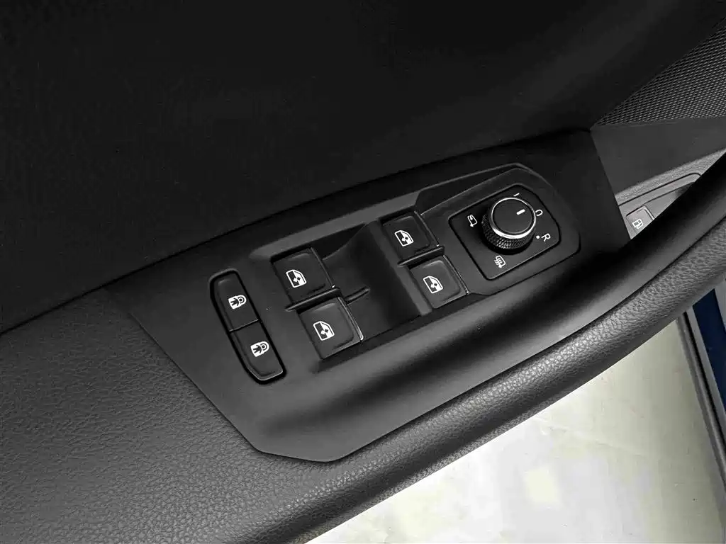 Volkswagen Touareg New Energy — миниатюра 25