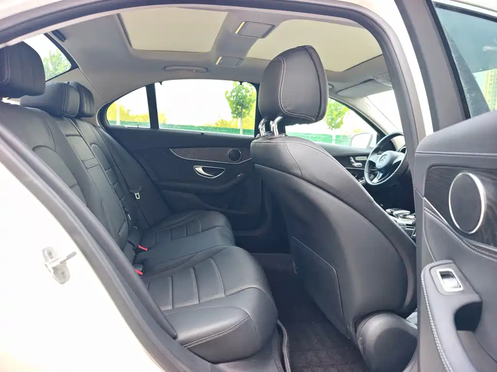 Mercedes-Benz C-Class — миниатюра 7