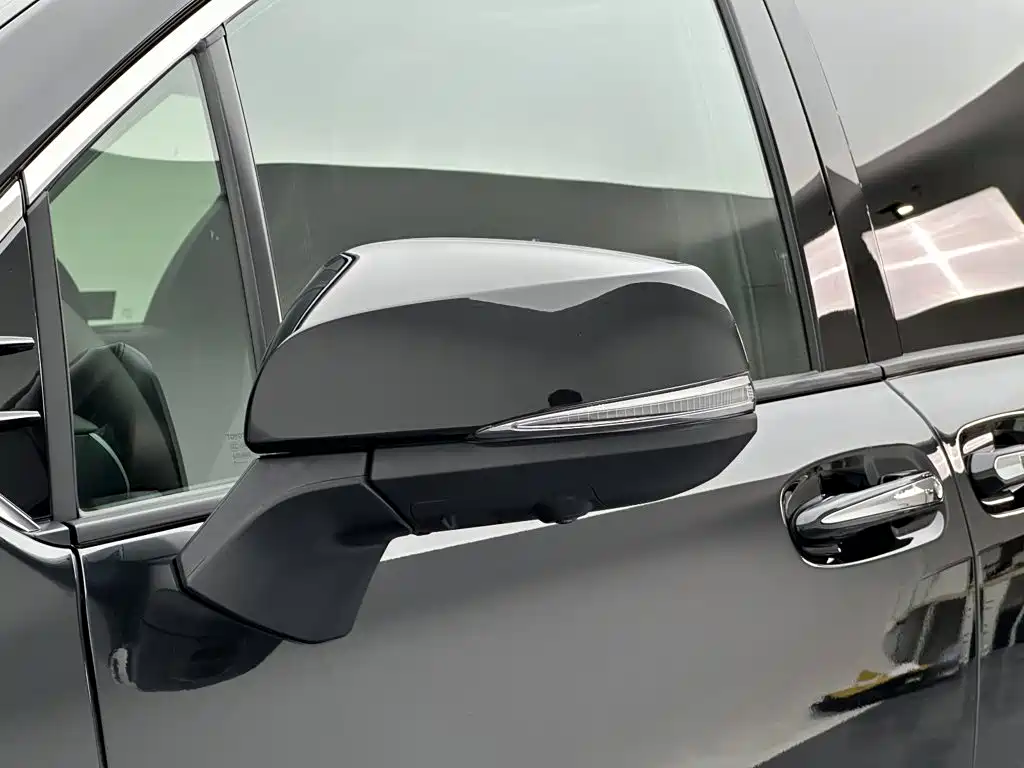 Toyota Granvia — миниатюра 13