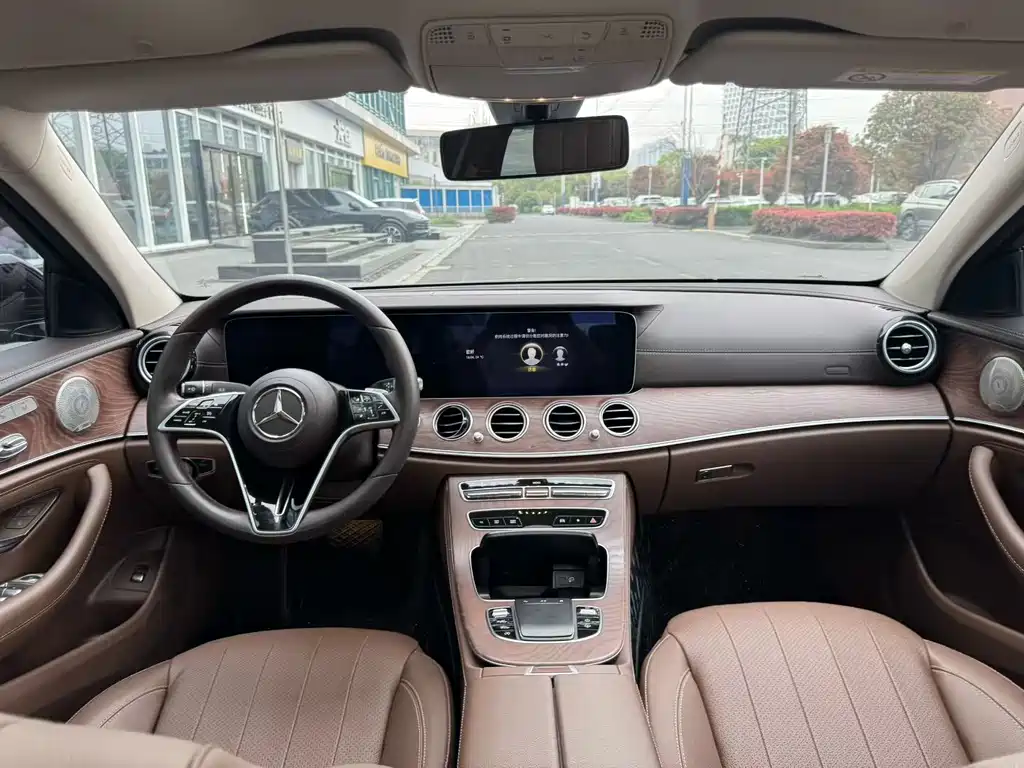 Mercedes-Benz E-Class — миниатюра 6