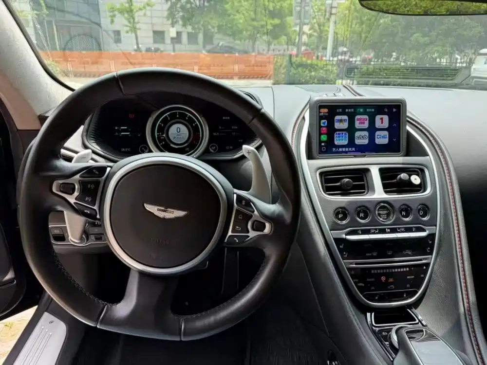 Aston Martin DB11 — миниатюра 2