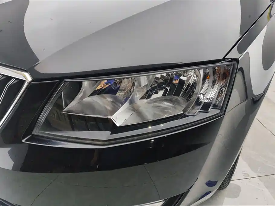 Skoda Octavia 2016 1.6L MT