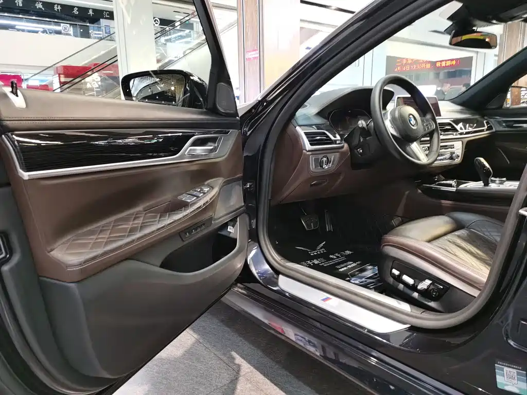 BMW 7 Series — миниатюра 5