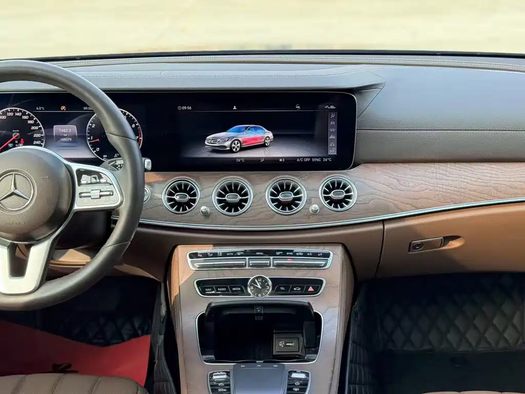 Mercedes-Benz E-Class — миниатюра 10