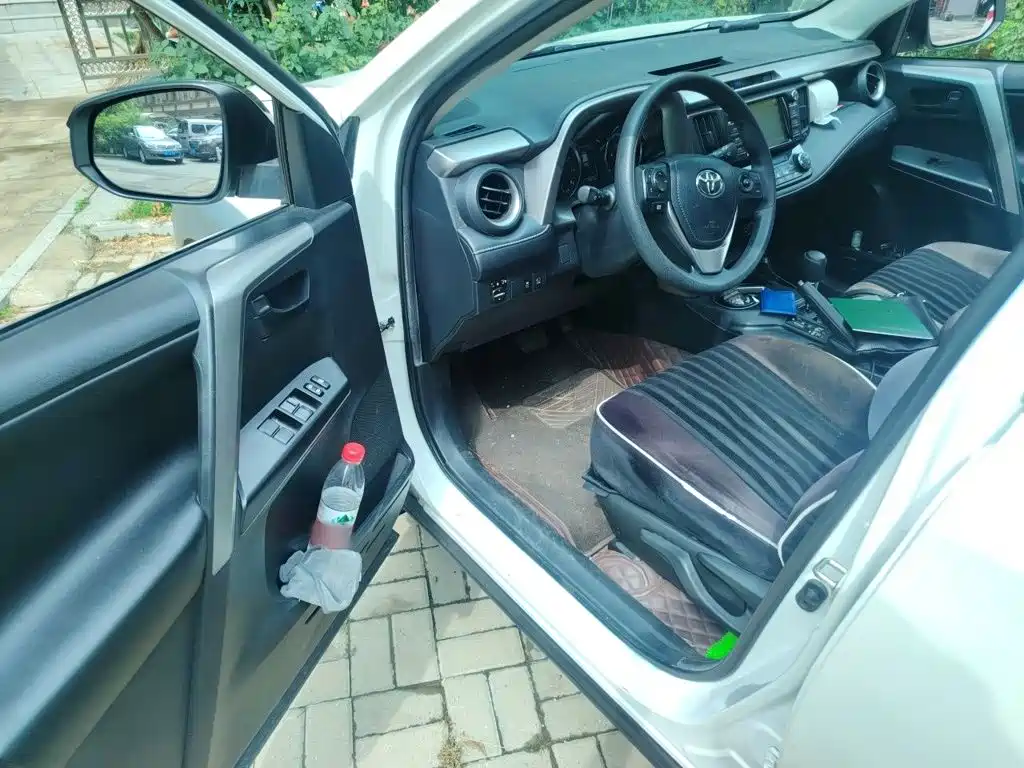 Toyota RAV4 — миниатюра 12