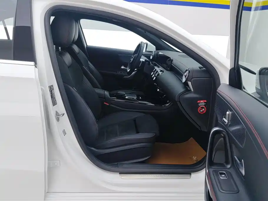 Mercedes-Benz A-Class A 2023 A 200 L Fashion