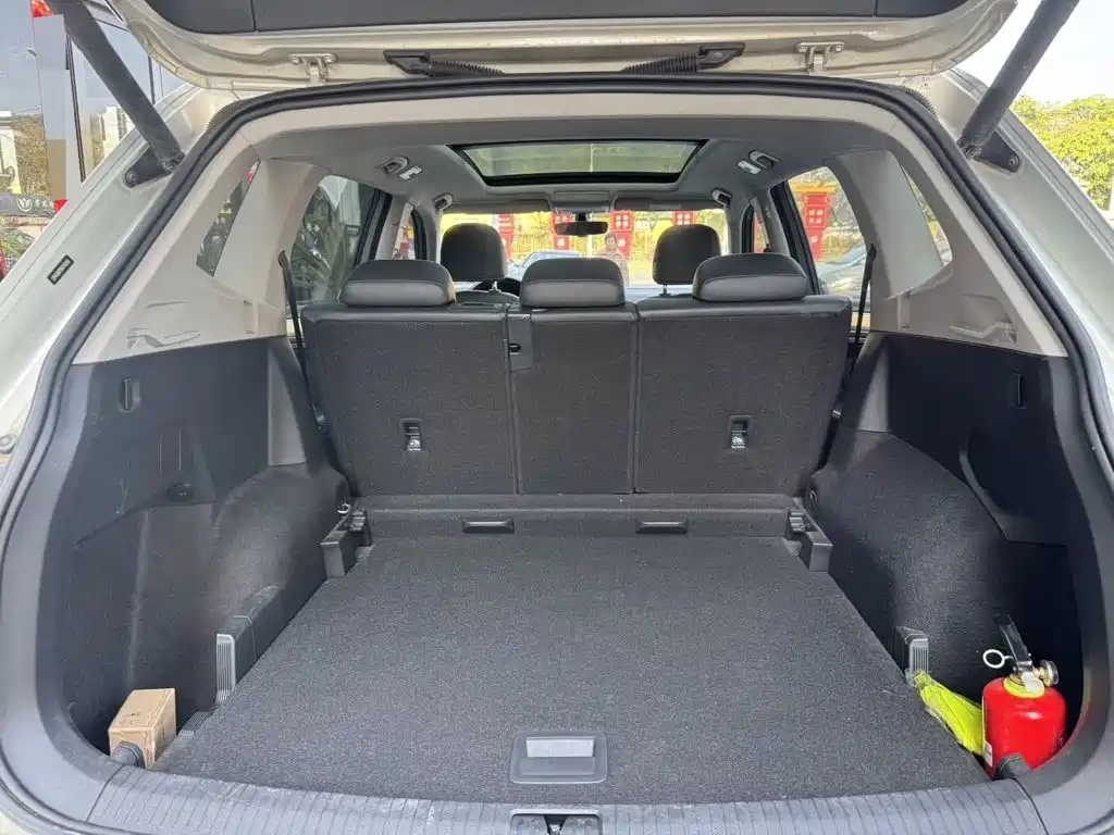 Volkswagen Tiguan L — миниатюра 9