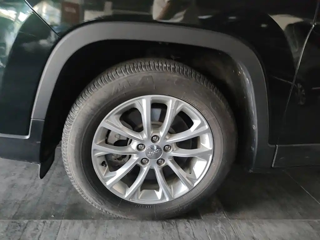 Jeep Cherokee — миниатюра 23