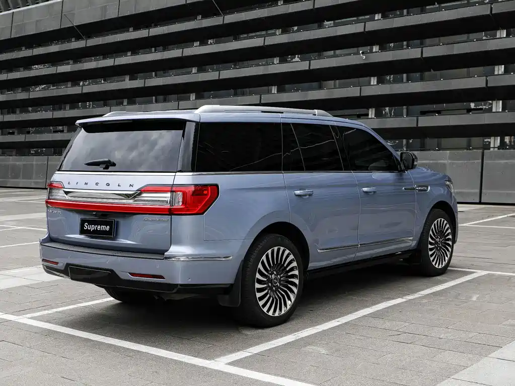 Lincoln Navigator — миниатюра 17
