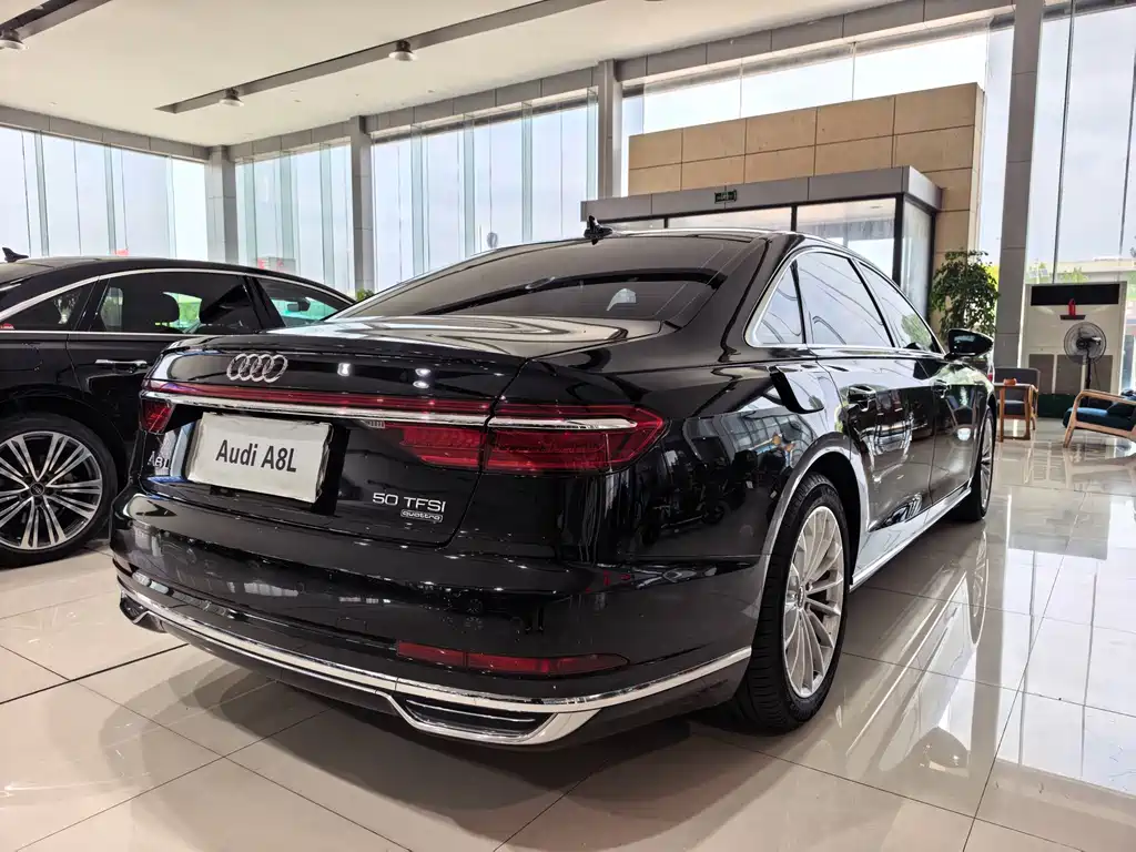 Audi A8 — миниатюра 3