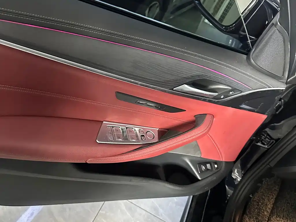 BMW 5 Series New Energy — миниатюра 8