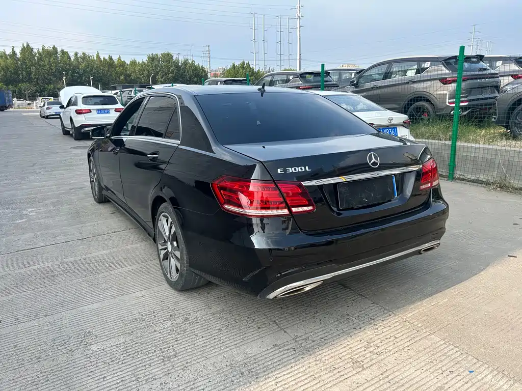 Mercedes-Benz E-Class — миниатюра 10
