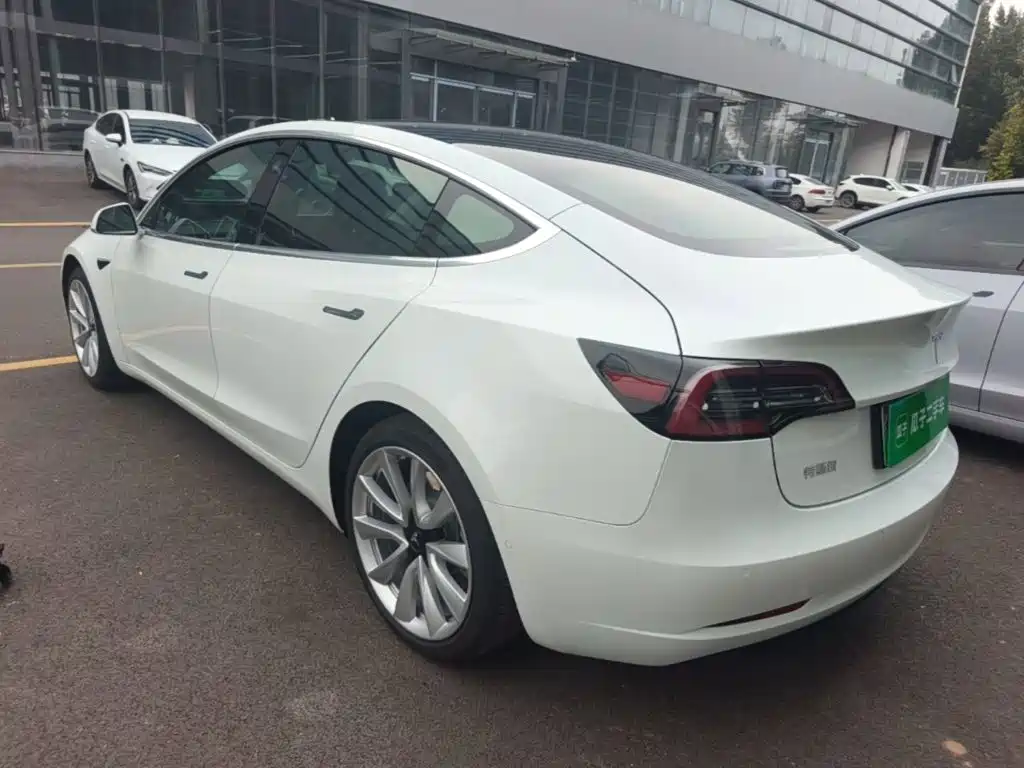 Tesla Model 3 — миниатюра 5