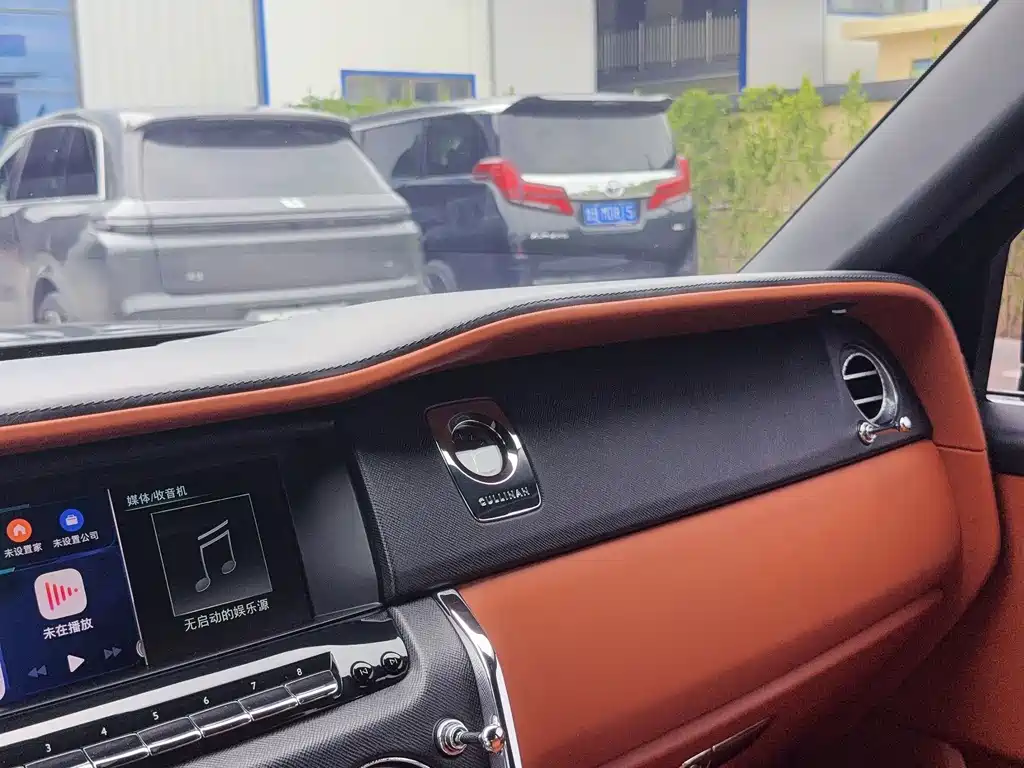Rolls-Royce Cullinan — миниатюра 5
