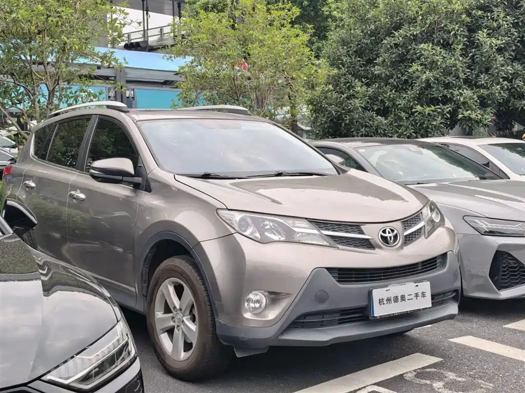 Toyota RAV4 — миниатюра 2
