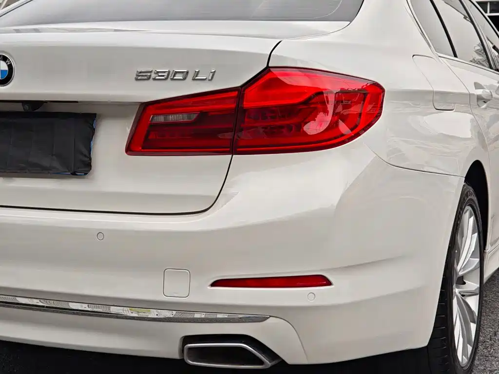 BMW 5 Series — миниатюра 10