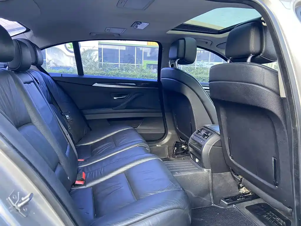 BMW 5 Series — миниатюра 14