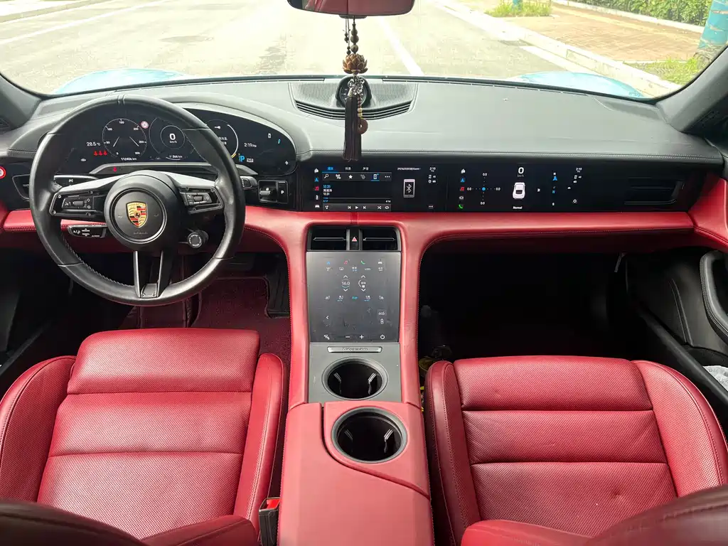 Porsche Taycan — миниатюра 13