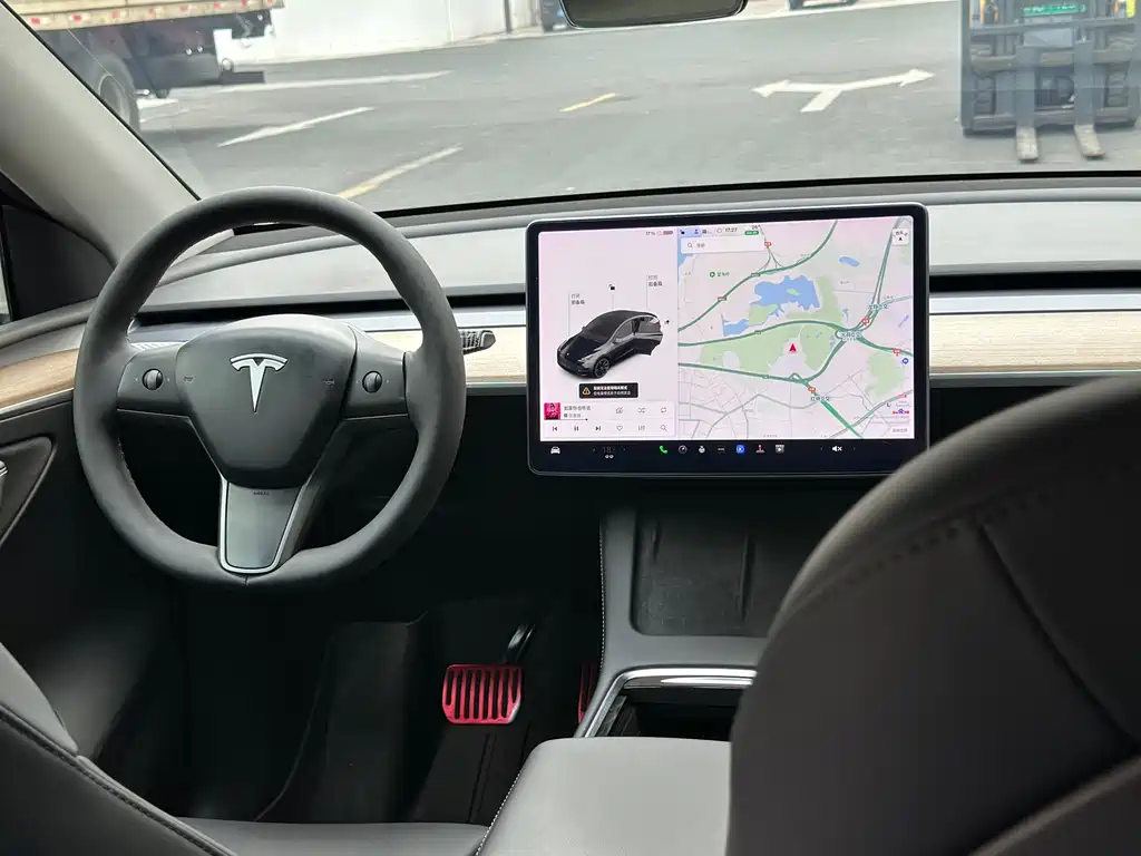 Tesla Model Y — миниатюра 14