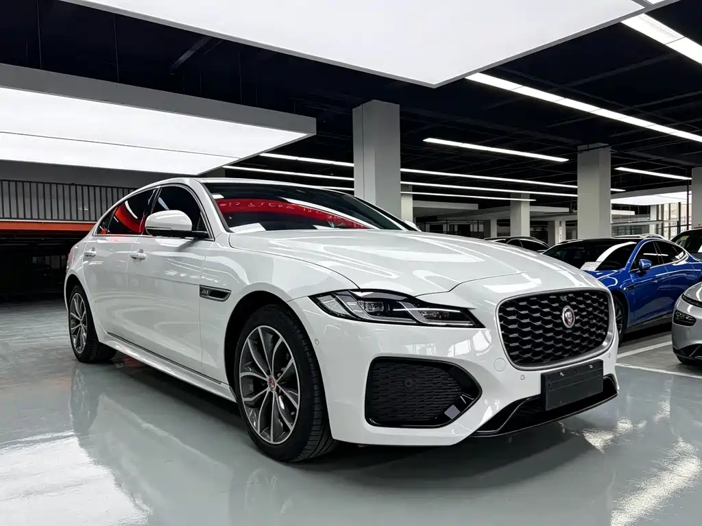 Jaguar XFL — миниатюра 3