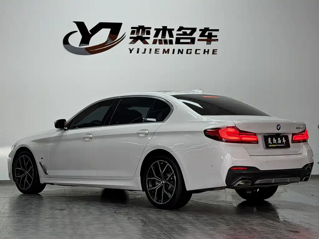 BMW 5 Series — миниатюра 7