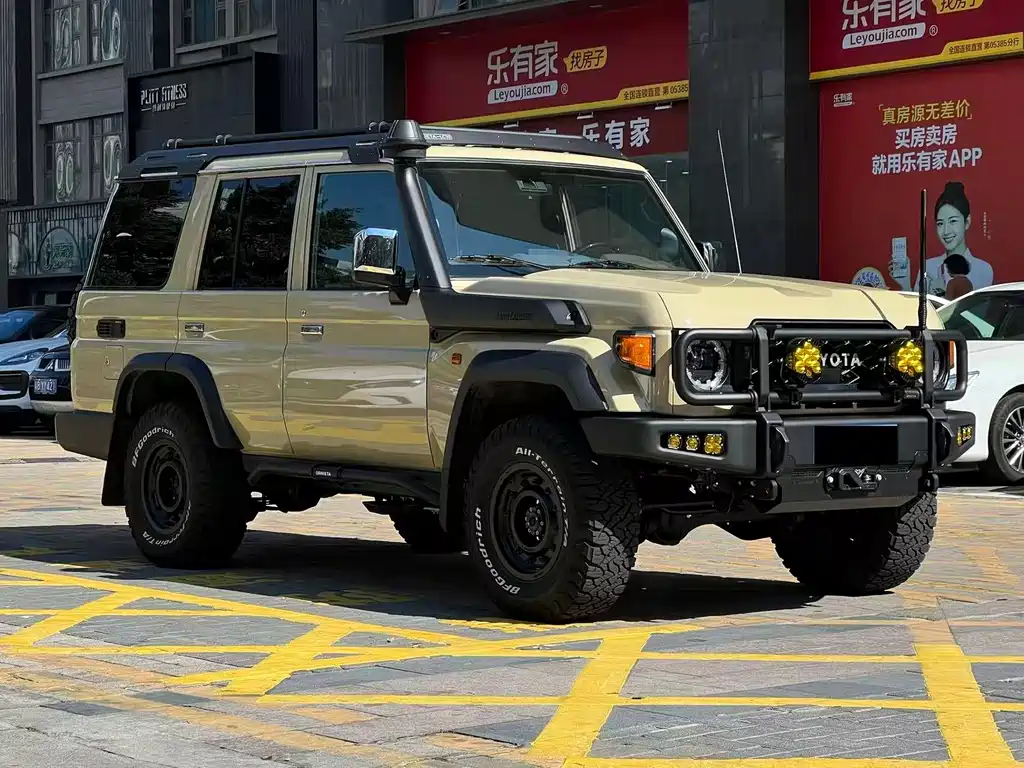 Toyota Land Cruiser LC76 2025 4.0L AT