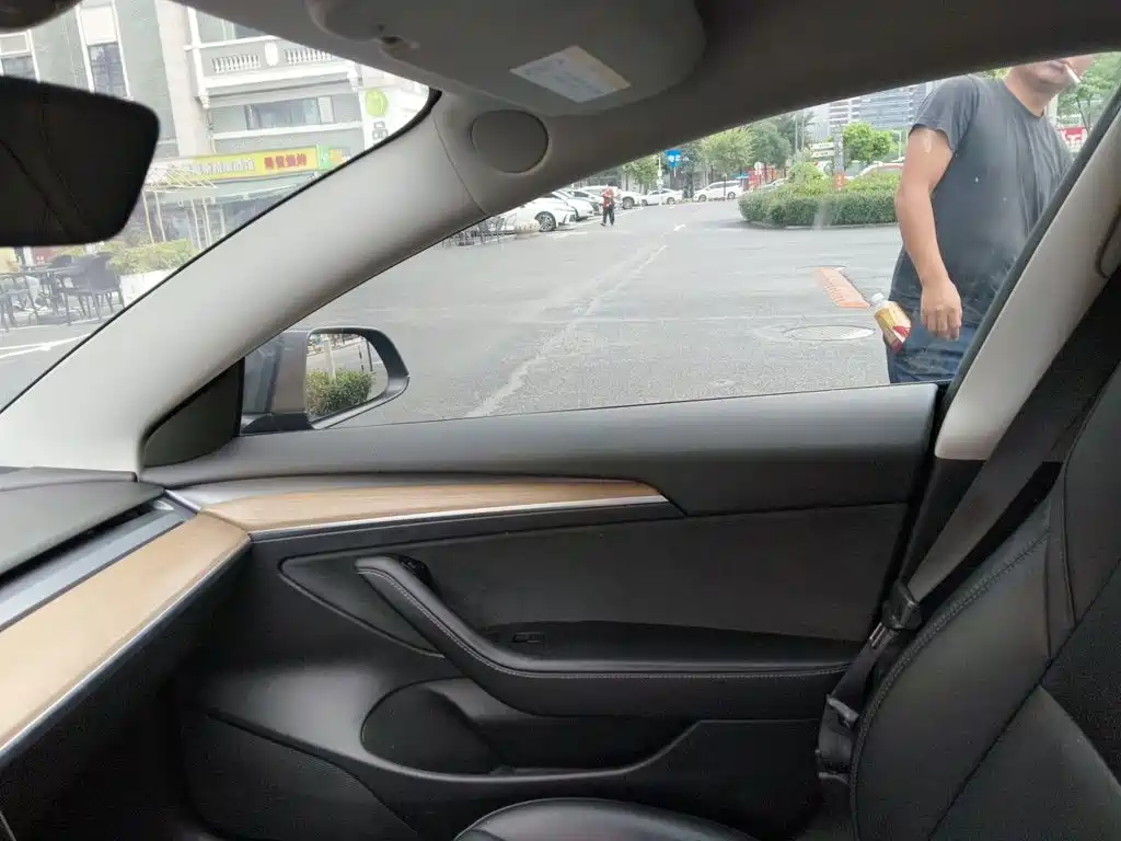 Tesla Model 3 — миниатюра 19
