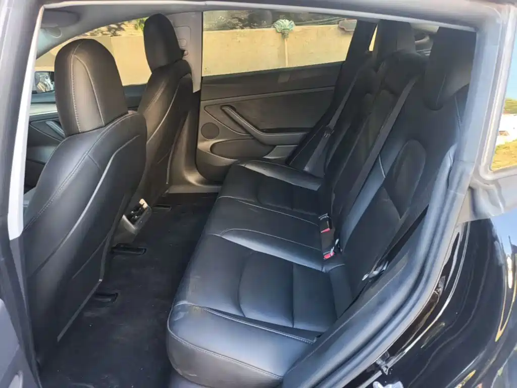 Tesla Model 3 — миниатюра 17