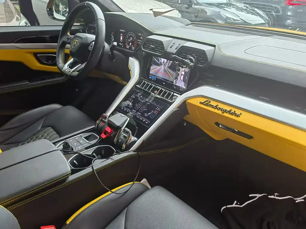 Lamborghini Urus — миниатюра 3