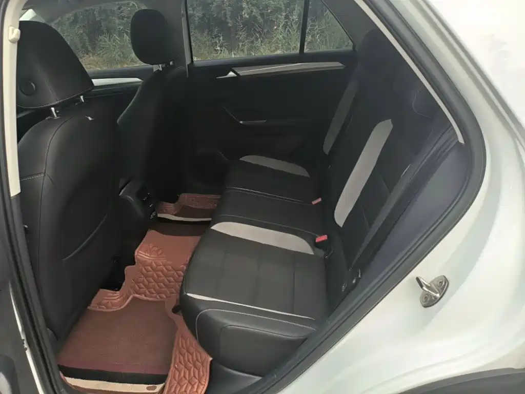 Volkswagen T-Roc — миниатюра 17
