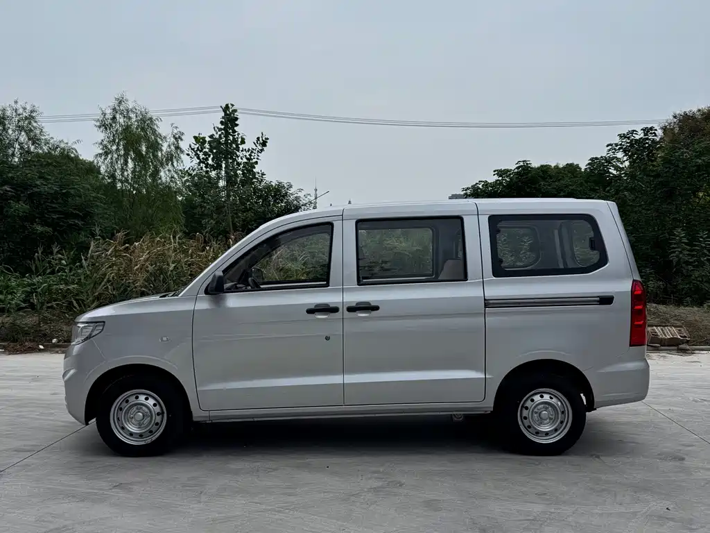 Wuling Hongguang V — миниатюра 3