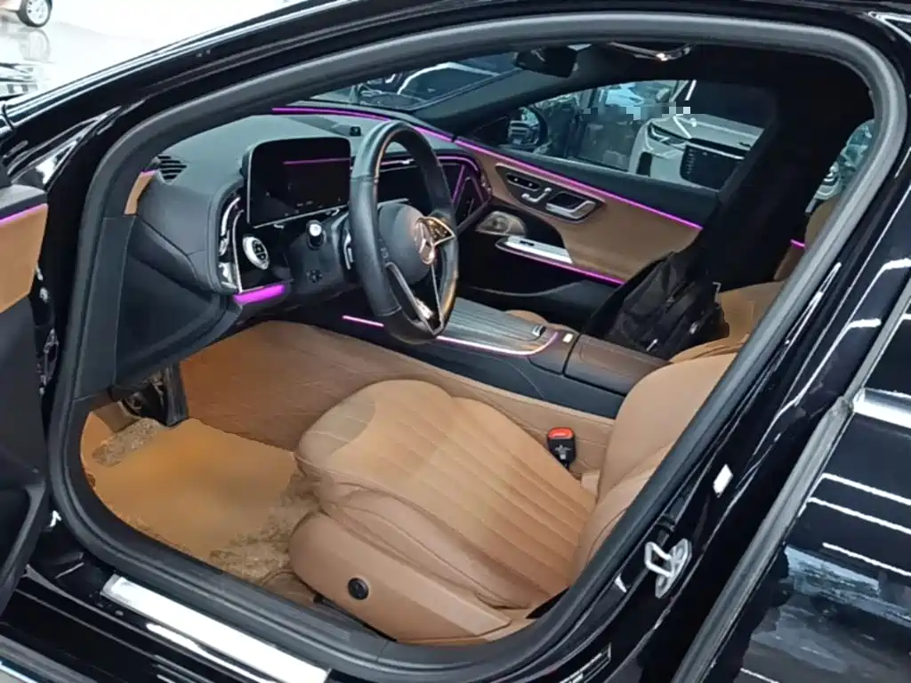 Mercedes-Benz E-Class — миниатюра 16