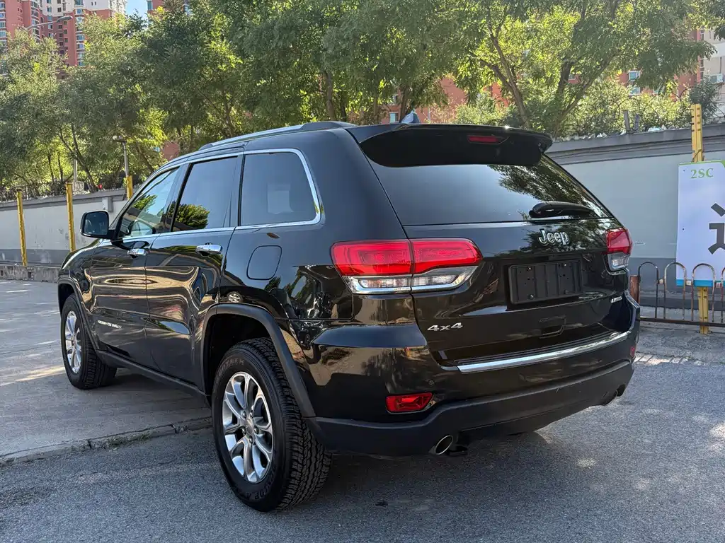 Jeep Grand Cherokee (Import) — миниатюра 23