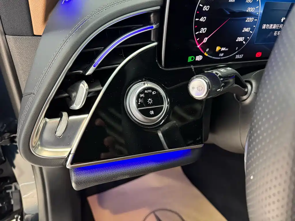 Mercedes-Benz E-Class — миниатюра 13