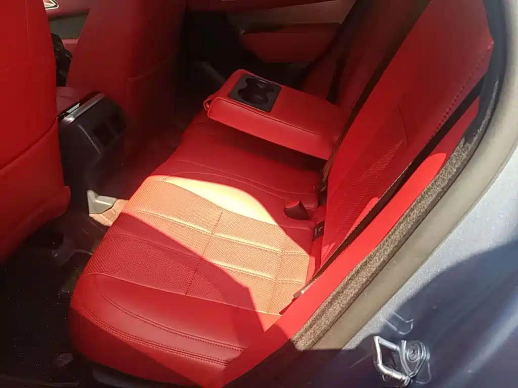 Land Rover Velar — миниатюра 17