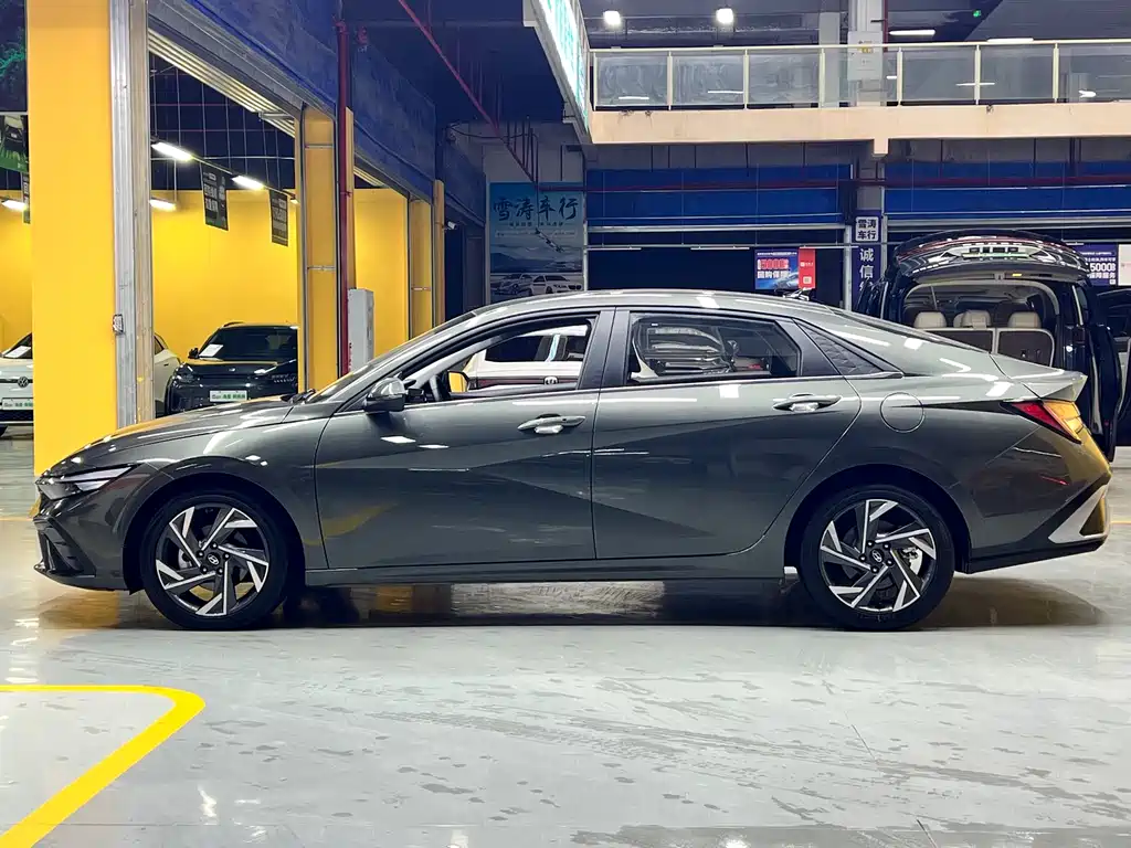 Hyundai Elantra 2023 1.5L CVT LUX Luxury