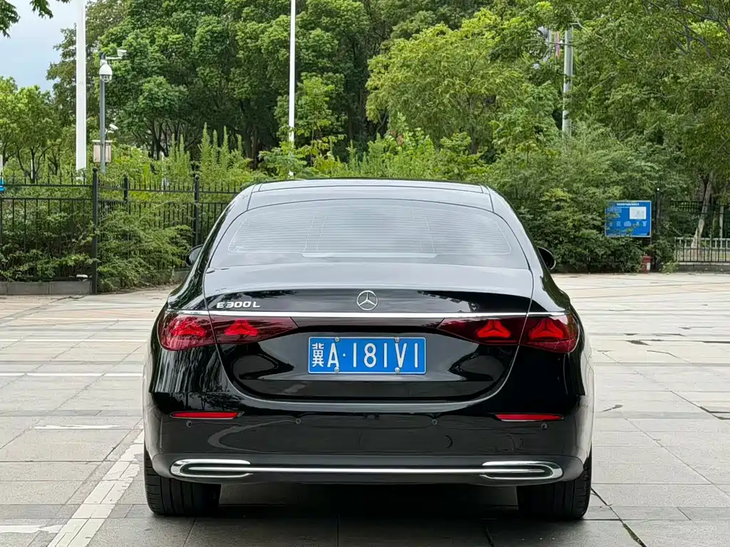 Mercedes-Benz E-Class — миниатюра 3