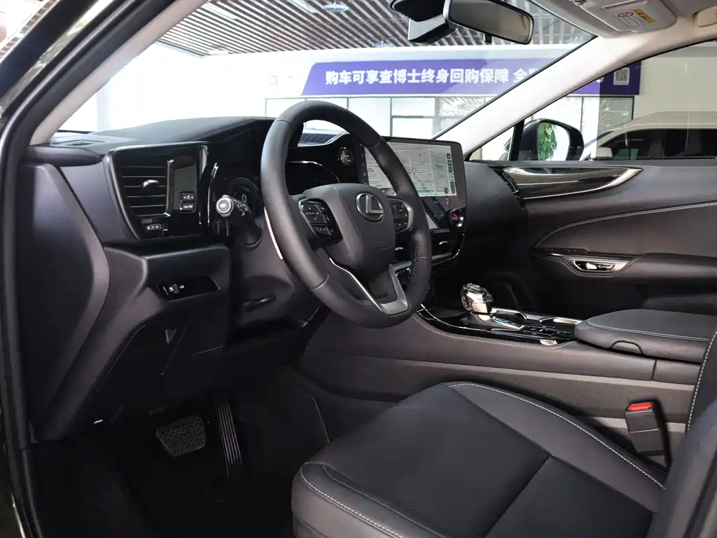 Lexus NX — миниатюра 6