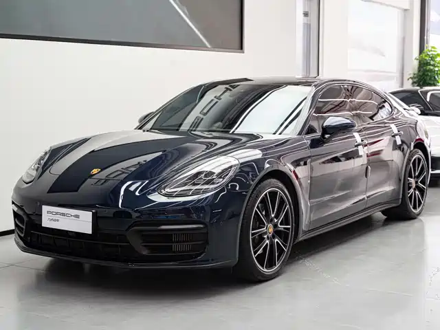 PORSCHE PANAMERA 2023
