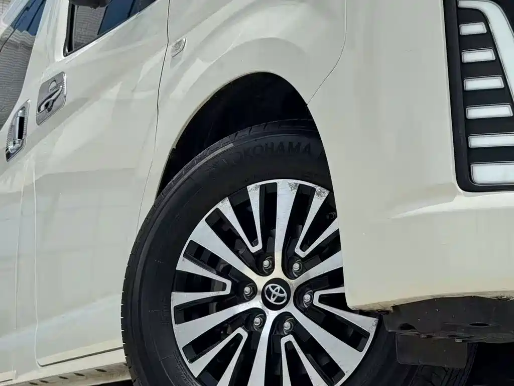 Toyota Hiace — миниатюра 10