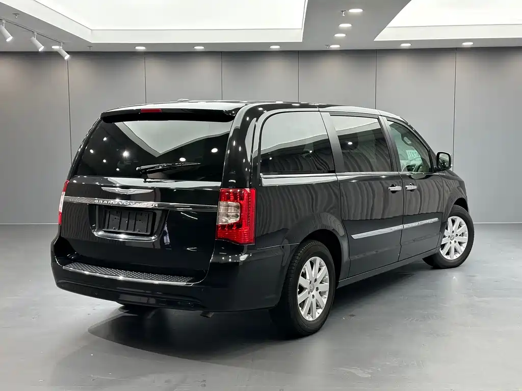 Chrysler Grand Voyager (Import) — миниатюра 4