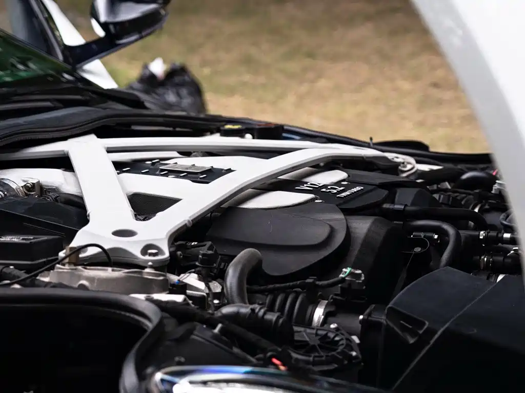Aston Martin DB11 — миниатюра 10