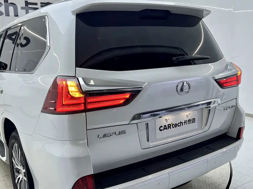Lexus LX — миниатюра 12