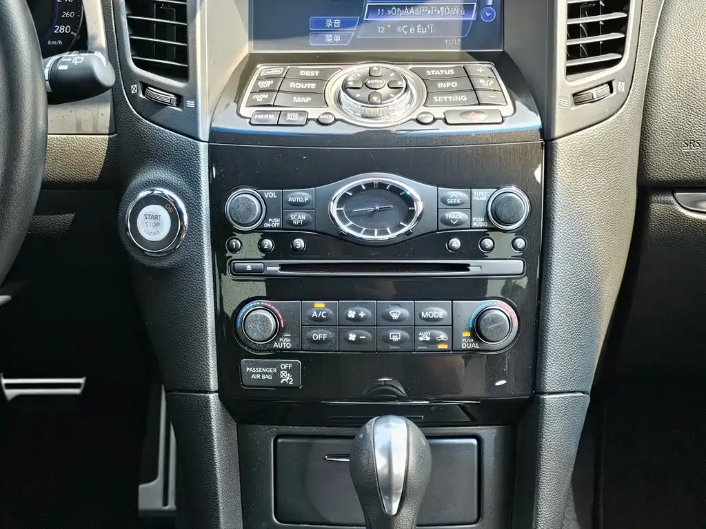 Infiniti QX70 — миниатюра 8
